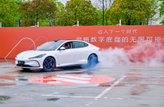 万千气象看上海 | 上汽智己：装上“超级小脑”，让汽车自由蟹行漂移｜寻找中